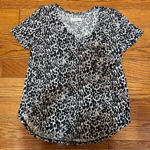 abercrombie v neck black and white leopard print size XS